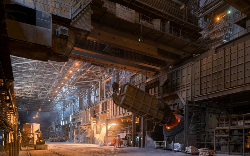 作为我国钢铁企业在海外首个收购的全流程钢铁企业,斯梅代雷沃钢厂