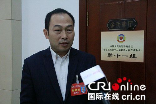 哈尔滨市政协委员,黑龙江洪岩服饰有限公司董事长刘凤龙 吕岩 摄