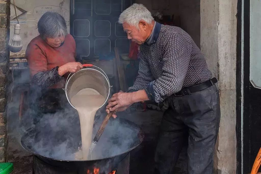 美食 正文  网上销售 让苦槠豆腐走向千家万户 最近, 巽宅镇沙埠村的