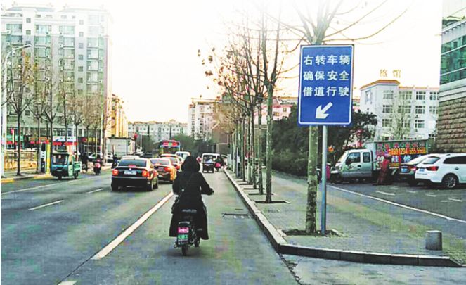 华光路与义乌路北路口:由北向南的车辆,可以借用非机动车车道右转