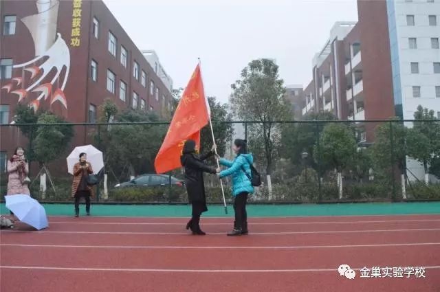 快乐学习深刻体会学习不只在课堂金巢实验学校采阳光马术之风品临川