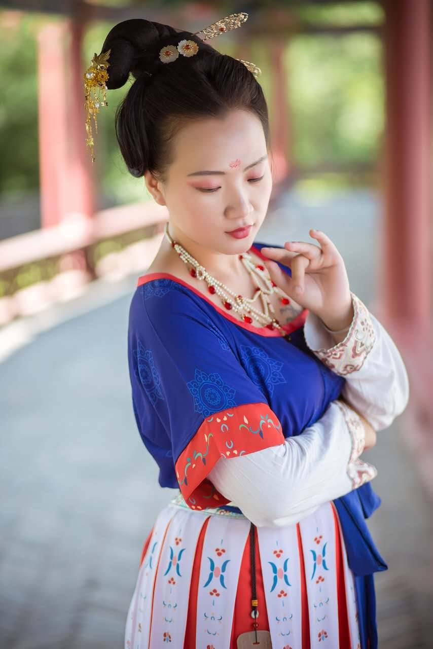 美图七:如意娘 坦领襦裙 u领汉服