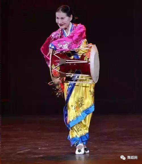 79岁舞蹈家崔善玉跳朝鲜族舞蹈,优雅一生的节奏