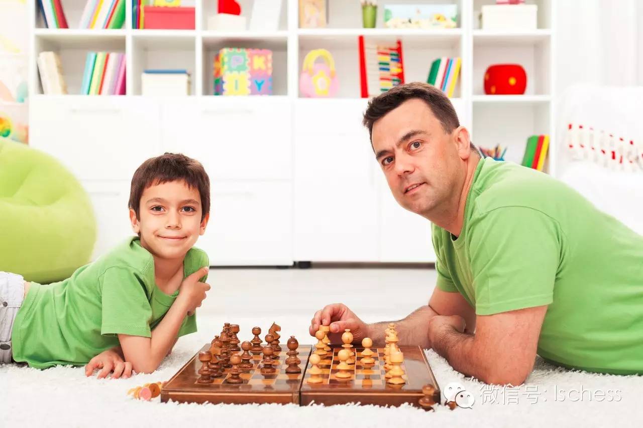 国际象棋是很好的家庭教育工具