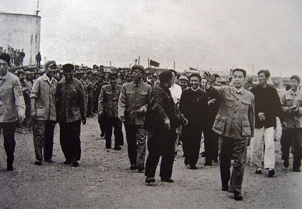 1962年6月21日,周总理第一次视察大庆油田.