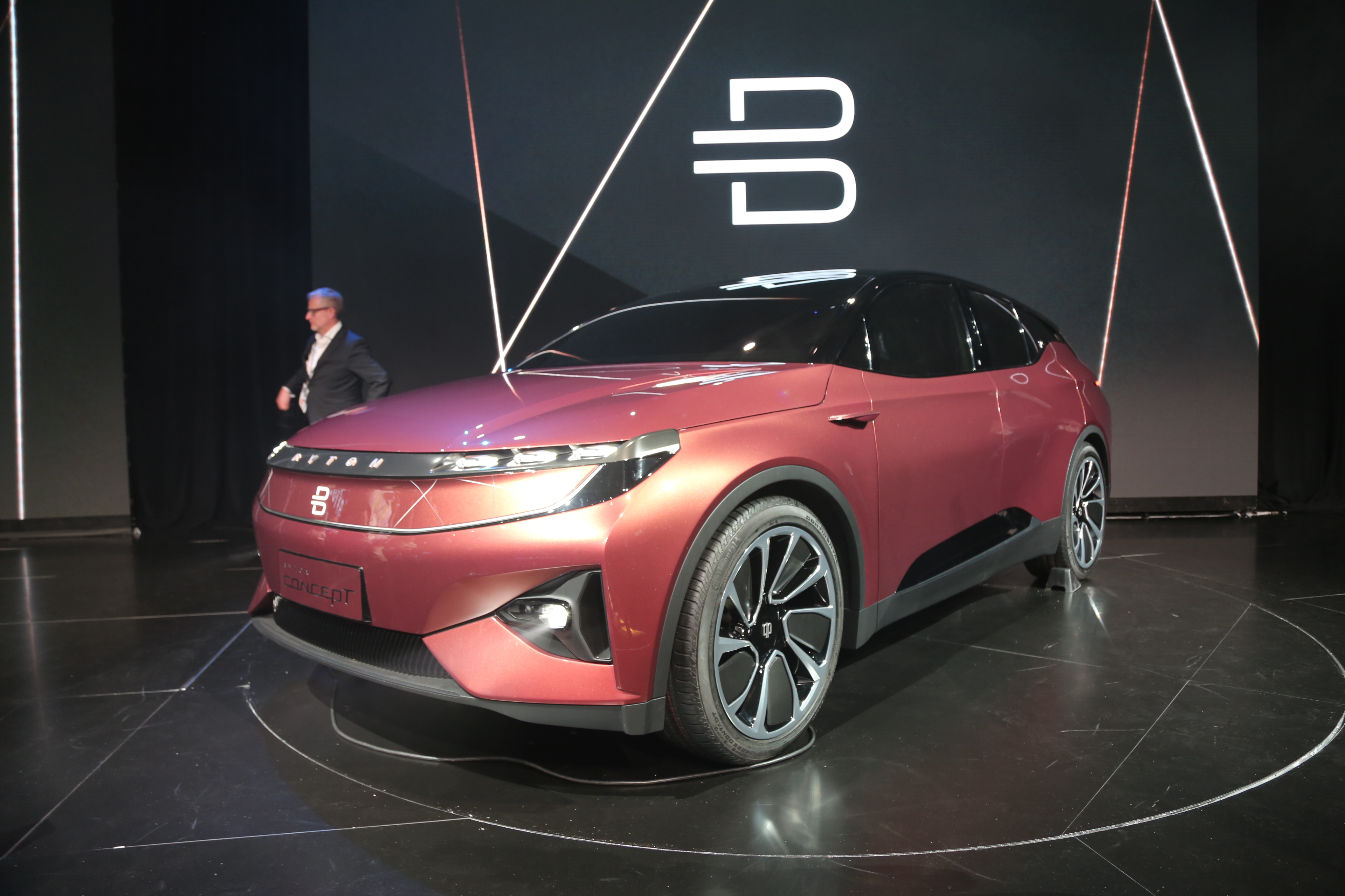 量产版2019年底上市 拜腾首款概念车正式发布