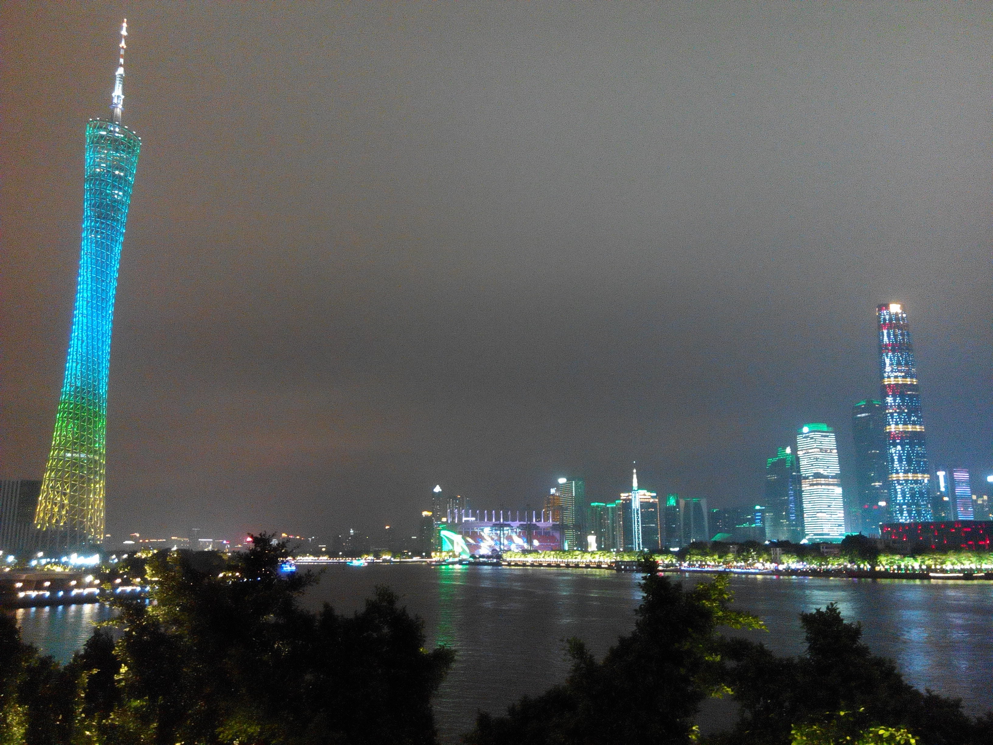 实拍广州夜景:爱上一座城也许因为某个人,爱上广州也许她太美