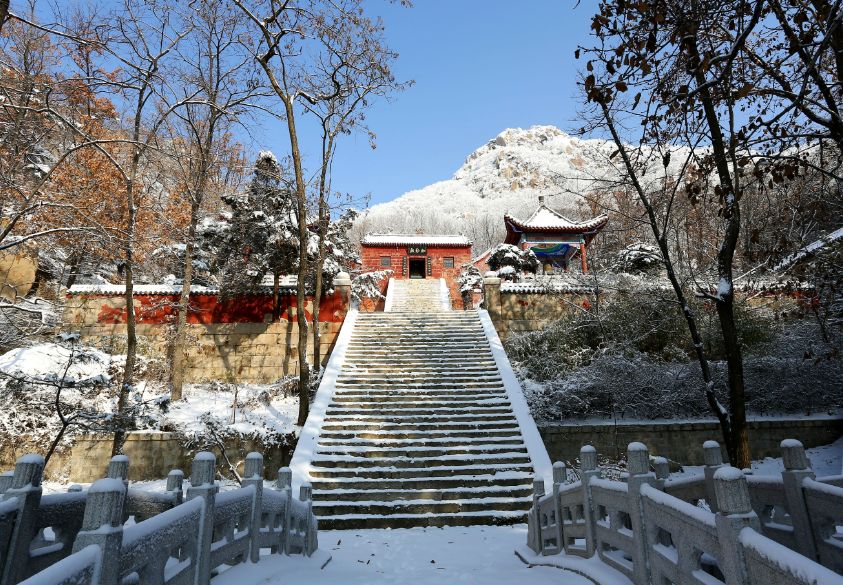 为了保证游览安全,1月8日,记者从新泰市莲花山风景区了解到, 莲花山