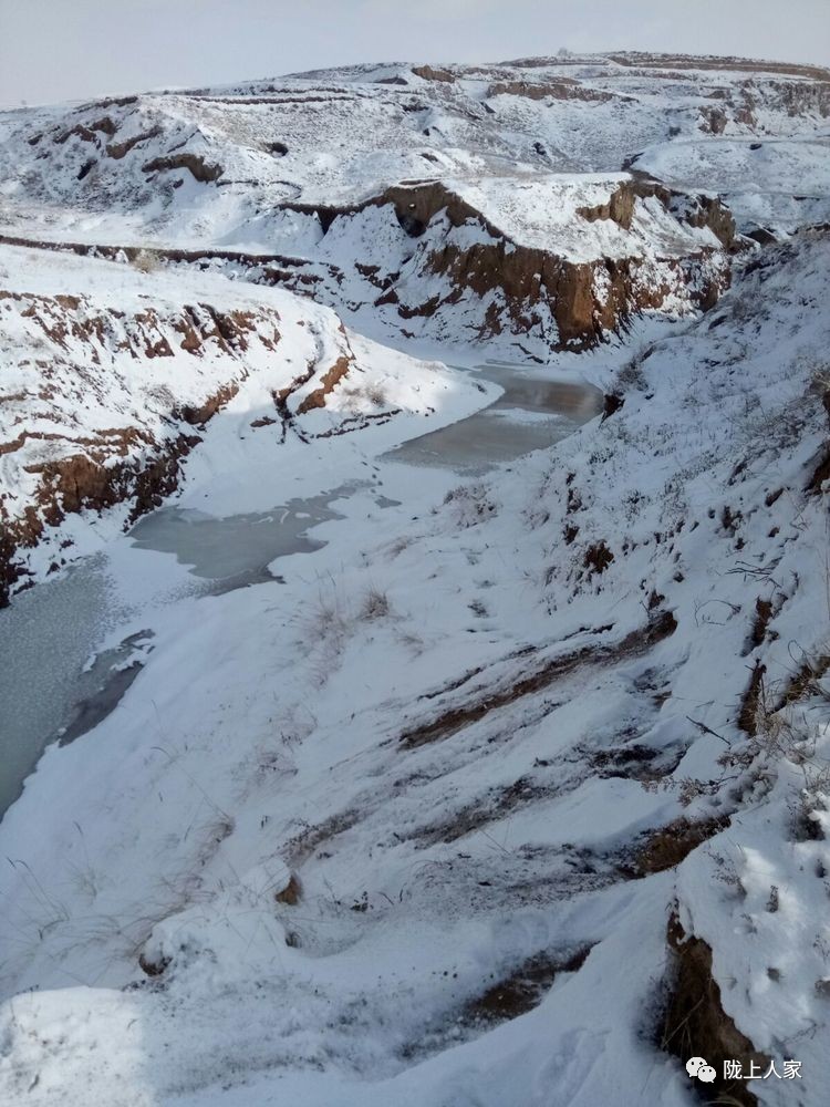 大雪封山,十里之外蹚雪取试卷