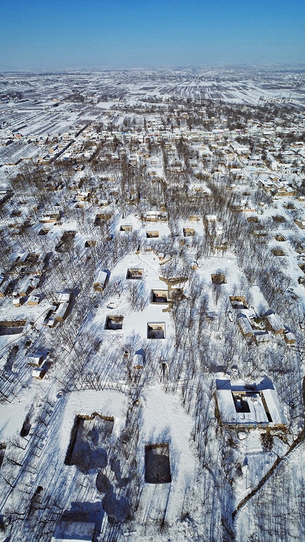 中国最神奇村庄:冰天雪地中"坐井观天"