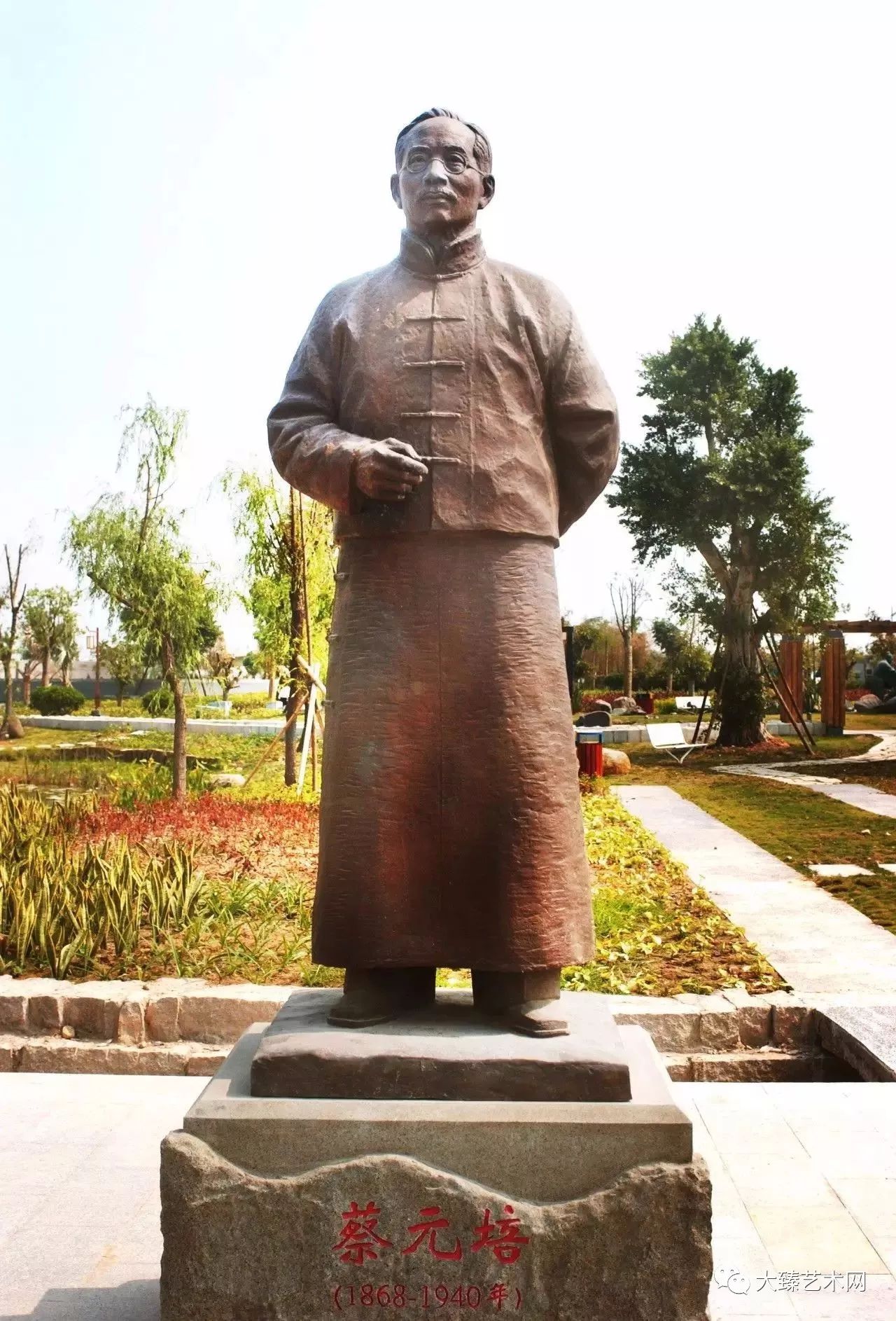 【中国著名雕塑大师 | 何鄂】—— 为创作而生的雕艺生涯
