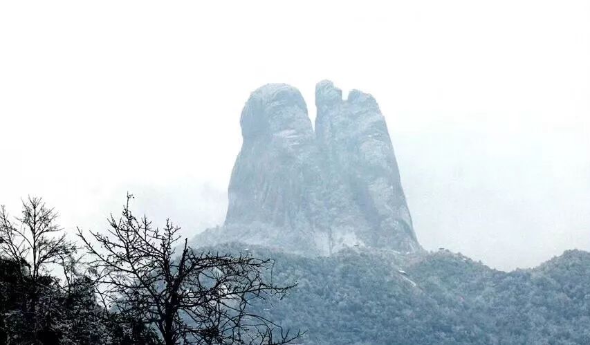 二0一八年宁远第一场雪飘落在仙境九嶷山三分石!