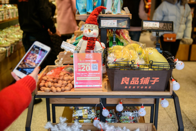 玩转ar年俗街实施智慧门店新零售先锋良品铺子这样做内容玩内功