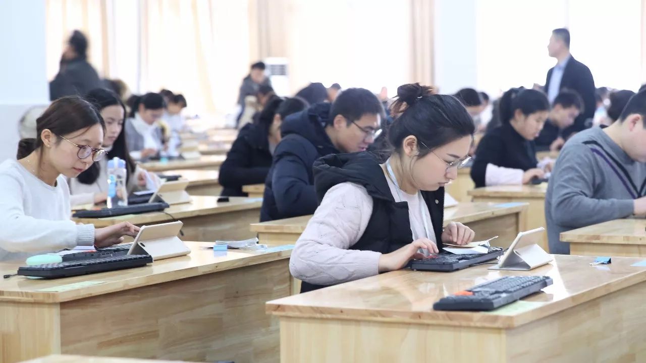 职业学校财会专业技能大赛暨第三十八届珠算技术比赛在宜兴中专顺利