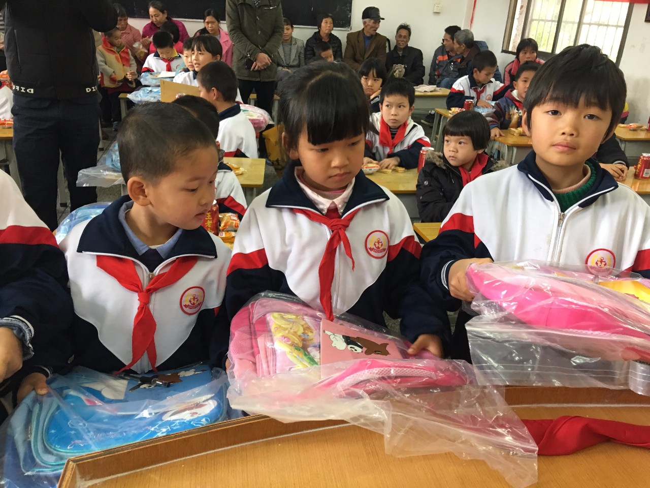 2018阳光雨露爱心助学第一站——走进韶关新丰县