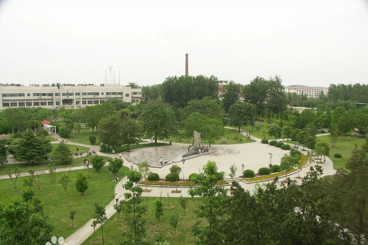 大学的前身是始建于1923年的中州大学和创建于1951年的平原师范学院