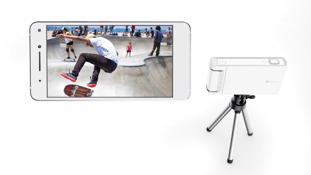  Z Cam 和松下则是计划推出针对专业人士的 VR180 相机