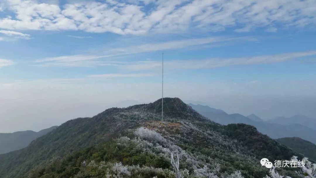 呐,今天都给你们找好了 封开麒麟山就出现冰挂奇观 1月9日中午,德庆