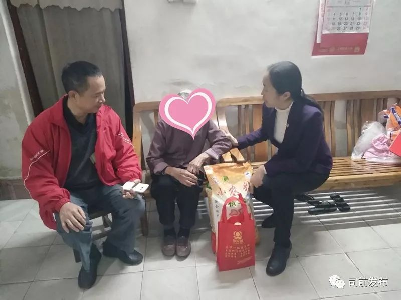 新会区委常委,区纪委书记陈树歆,区人大常委会副主任张莲友,副区长