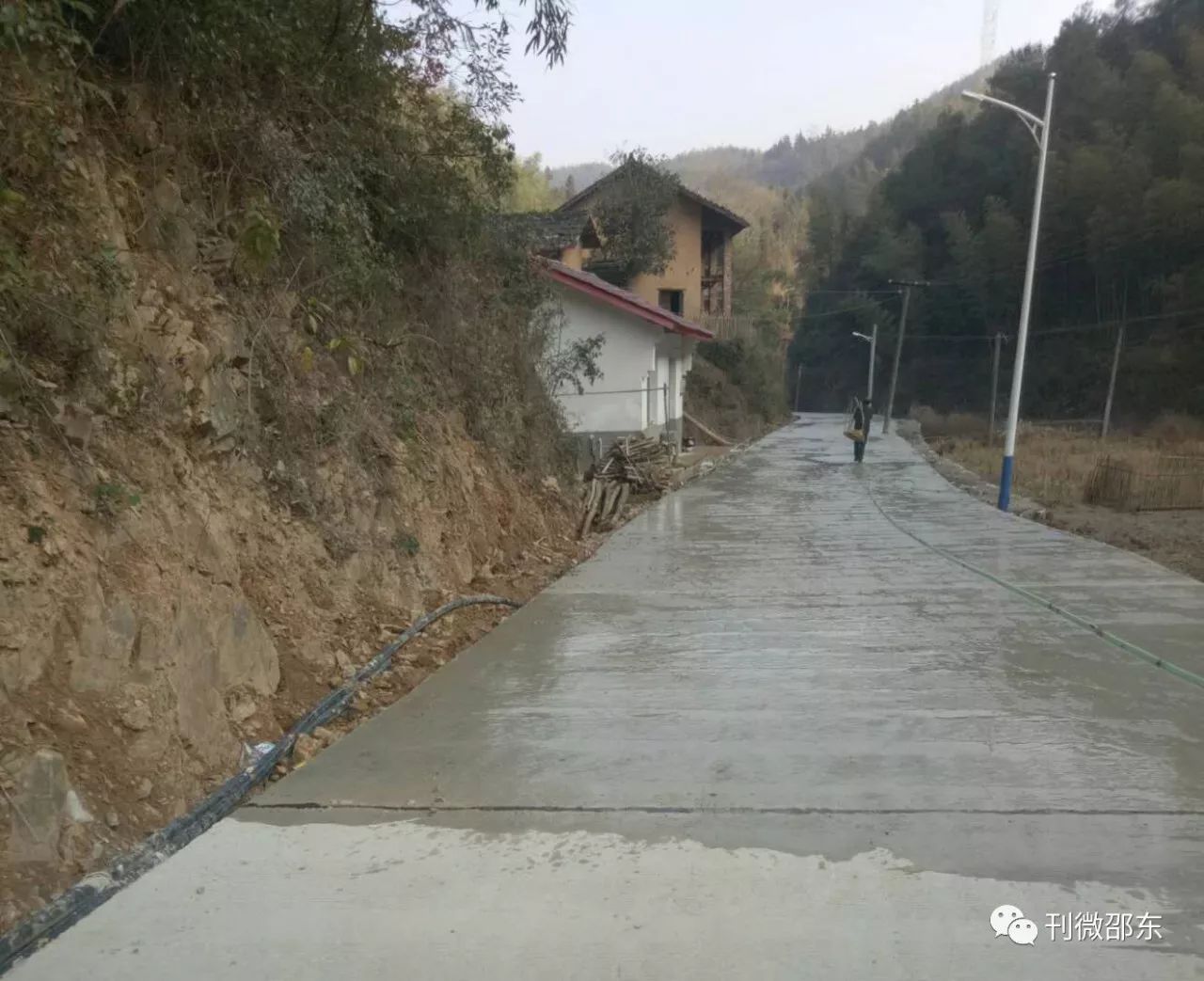 邵东县堡面前横江村绵车岭这条山路修通了路边还有很多古树大家来看看