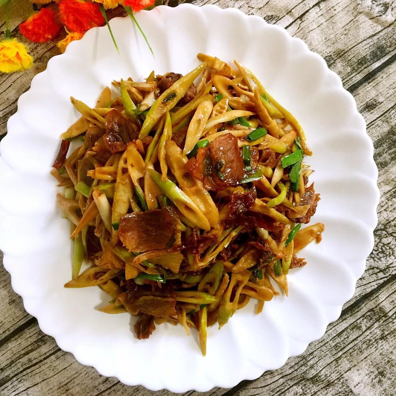 最佳美食:竹笋炒肉3,4月份的样子樱花就开了,很艳丽很受欢迎,记得每年