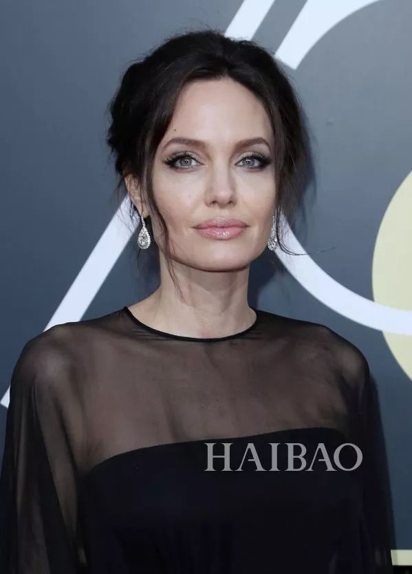 安吉丽娜·朱莉(angelina jolie 现身2018第75届金球奖颁奖礼红毯