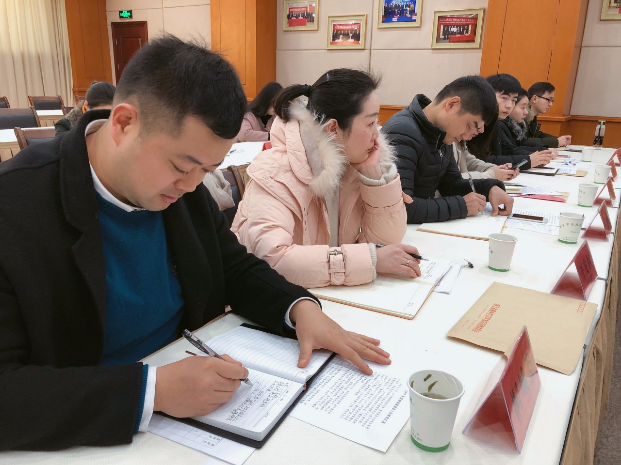 团市委负责人钱丽芳传达市第十四届党代会第二次会议精神