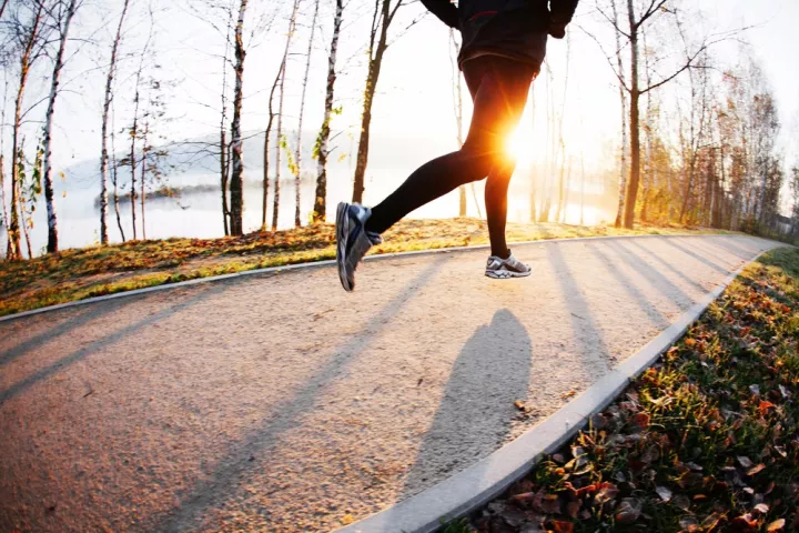 2,早晨跑步将带给您力量感和一整天精力充沛的成就感