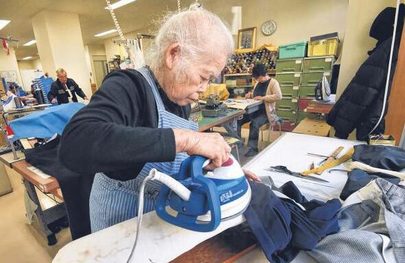 日本老人人口最新_日本70岁老人与90后