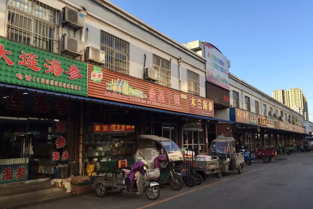 市场运作,群众参与,连片改造"模式,启动实施猪龙河柳泉路片区,安乐街