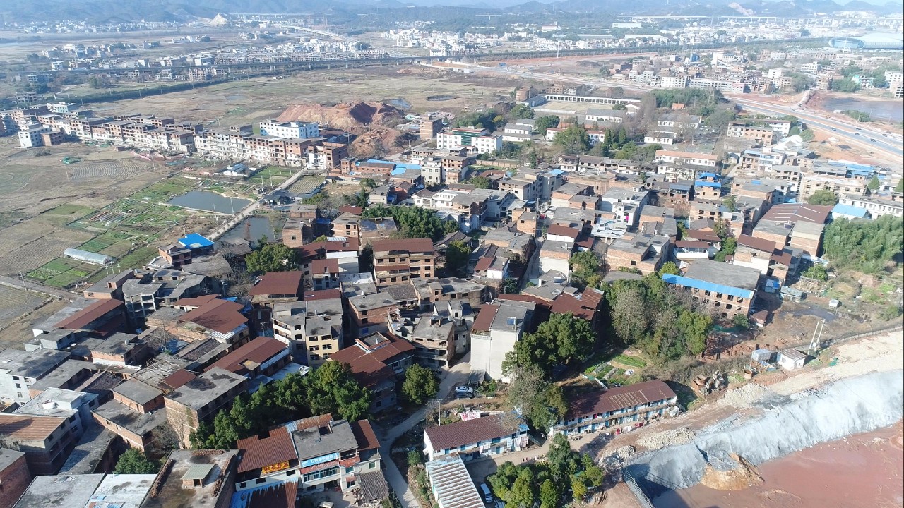 石狮乡拆除石皮安置地违建砖墙(拆除后) 今日,县控违办航拍组对 罗桥