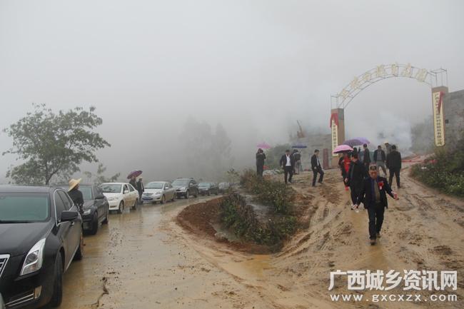 2018年1月7日,广西平果县果化镇龙怀山脉的巴了山上雨雾缭绕,犹如仙境