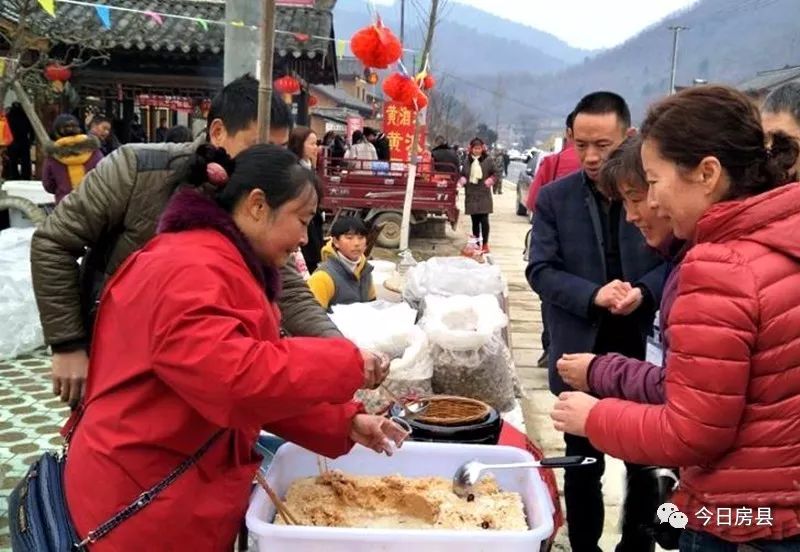 千里房陵颂诗经,房县黄酒看土城.