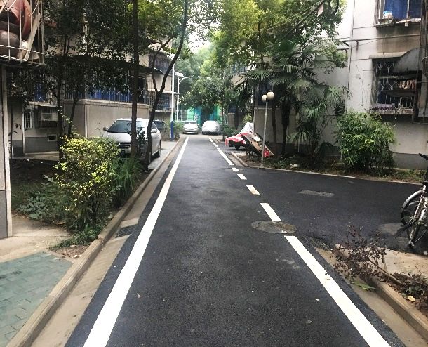 社区道路旧焕新 "红色物业"贴民心