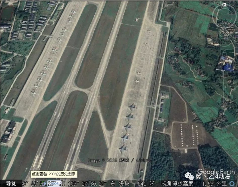 四川邛崃([qióng lái])某机场内,可以清晰的看见有五架运20并列排在