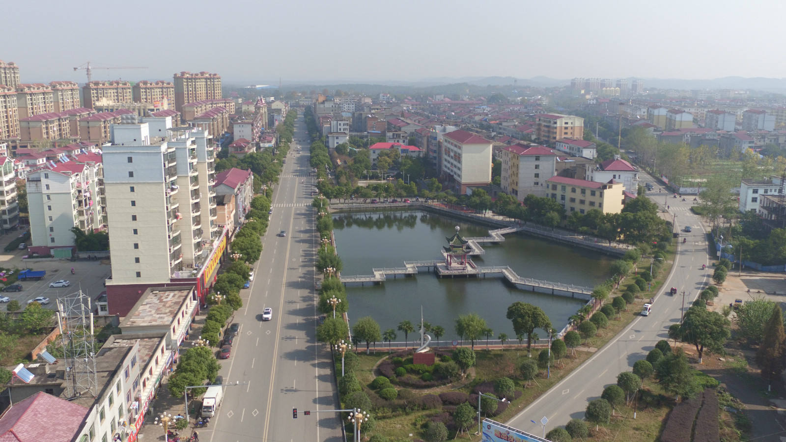 八景镇位处宜春东南,是"丰樟高"三市"金三角"地带的核心区域,区位优势