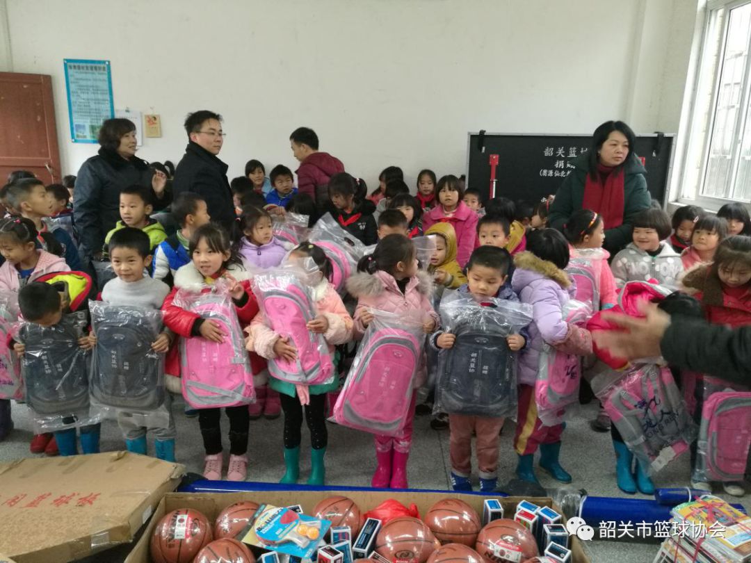 以篮球之名传递爱 ——记韶关市篮协走进仙北小学捐赠活动