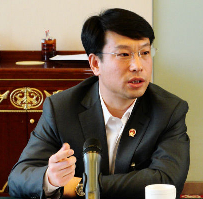 方大集团董事局主席,方威于1973年生于辽宁沈阳,如今其身家高达250多