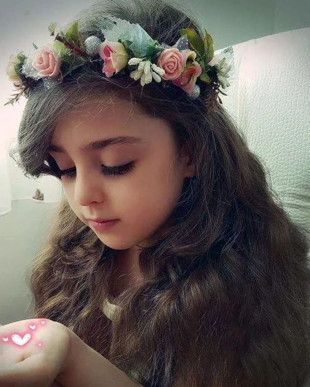 伊朗8岁女童被封"全球最美女童 美到爸爸辞职当保镖