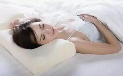 确保身体的每一部分都要舒服.买一个好一点的枕头支撑你的脖子.