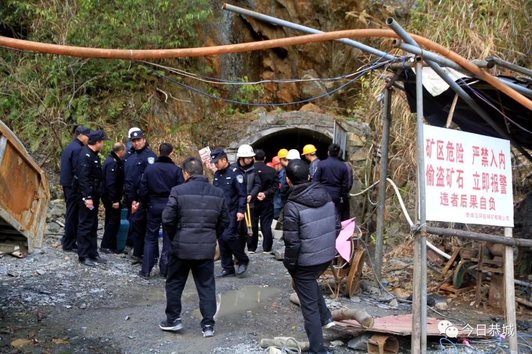 县委常委,常务副县长容志权现场指挥专项执法整治行动1月10日,我县