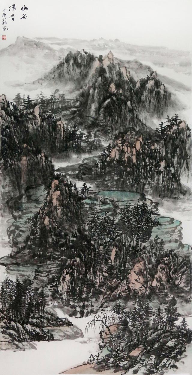 2005年学习国画山水,多次参加展览.