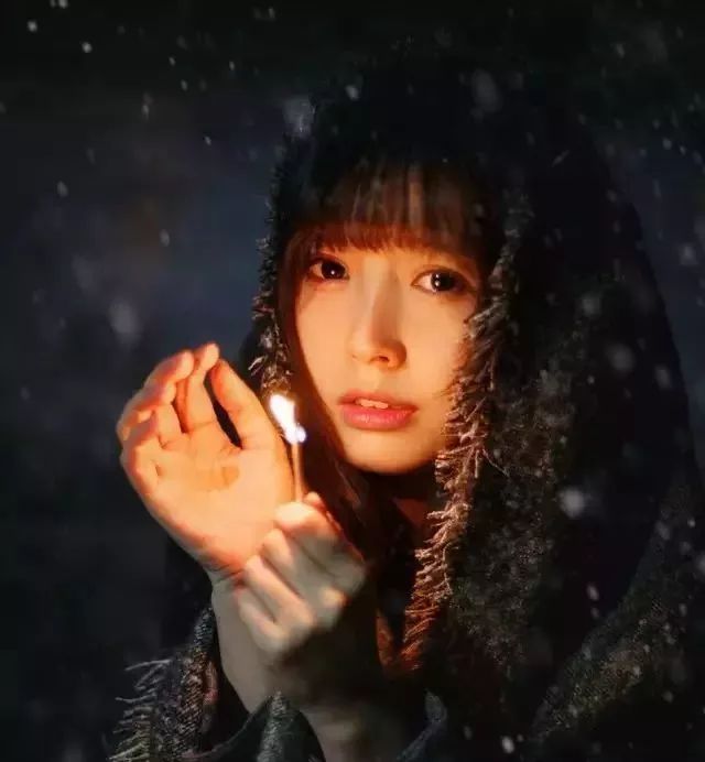 冬季下雪天美女的微信头像