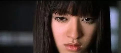 就比如栗山千明在《杀死比尔》中饰演的女杀手,满脸透露着"别热老娘
