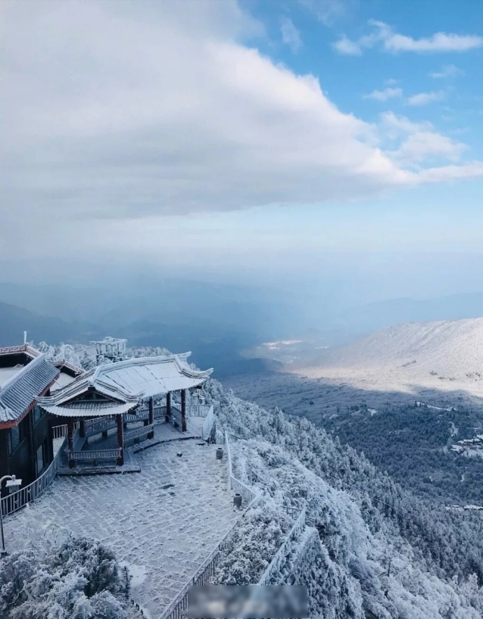 峨眉山雪景