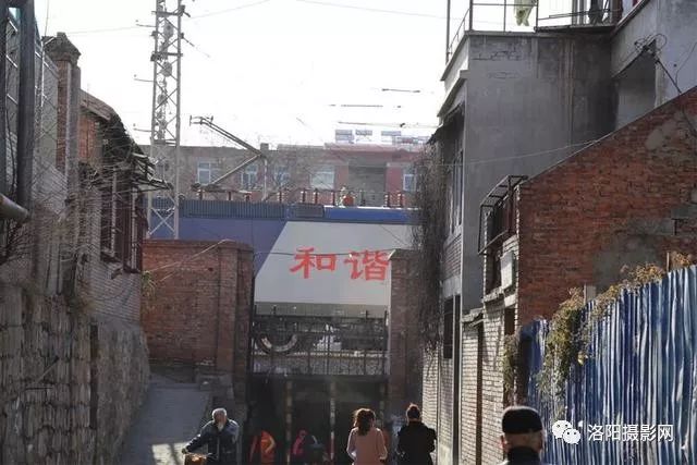 其实是有北盟路,铁北西路,机砖厂路等五个路口罢了.