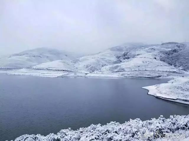 乌蒙大草原天池雪景