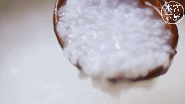 白粥油炸鬼,也是老广州的经典早餐 食材 大米一碗 / 食用油适量 / 盐