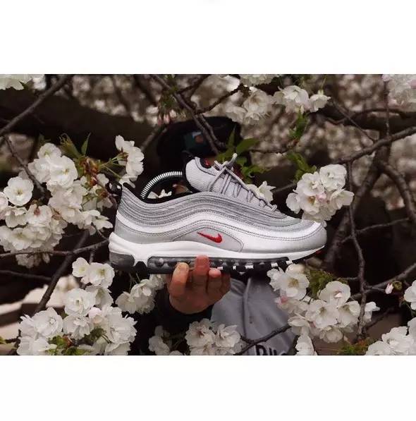 屌丝也可以穿上？中国有嘻哈吴亦凡同款AIRMAX97子弹头