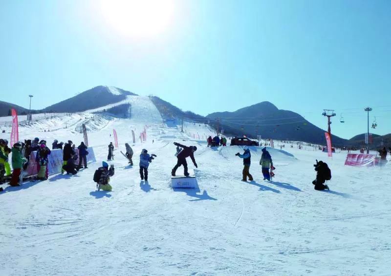 平谷青龙山景区的渔阳滑雪场开业已有 十七年 了